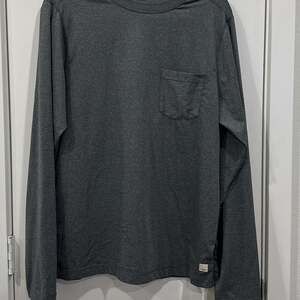 Vuori Tradewind Performance Long Sleeve T-Shirt Men's in Grey